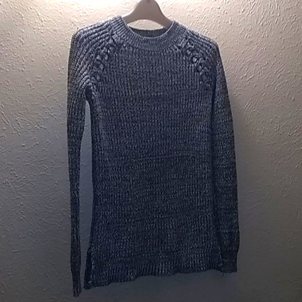 So long sleeve sweater, crew neck knit